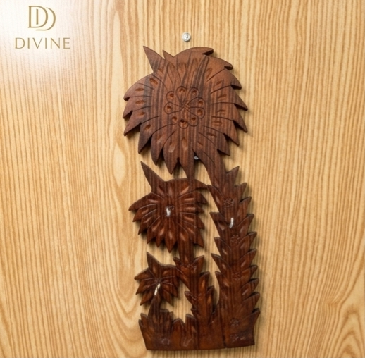 DIVINE Handcrafted Tropical Palm Tree Wooden Key Holder