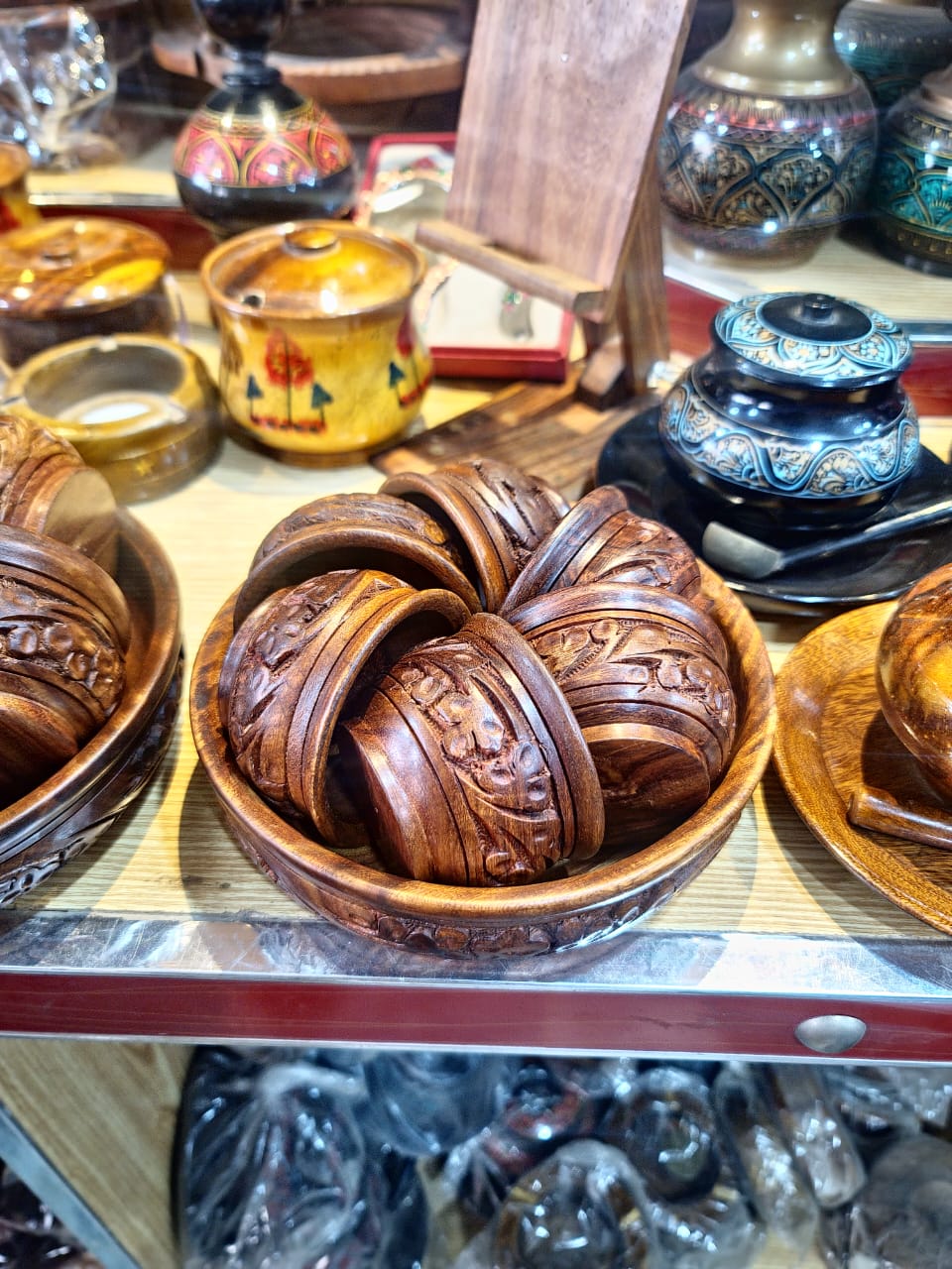 Hand-Carved Wooden Soup & Snack Bowls – 7-Piece Premium Carved Cup Set
